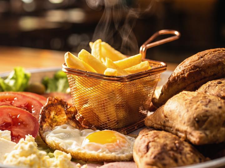 Egg, fries and bread / Jaje, pomfrit i hljeb