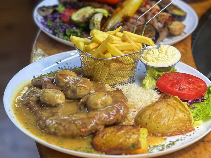 Natural cutlet, fries & salad / Natur šnicla, pomfrit i salata
