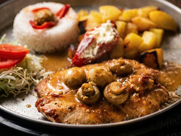Mushroom cutlet with rice / Šnicla sa pečurkama i rižom